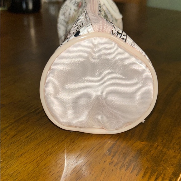 Mary Kay Love Your Skin Pink and White Cosmetic Bag - Picture 2 of 4